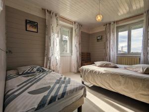 Gîte spacieux en ancienne ferme rénovée, idéal pour familles et amis – proche randos et sites touristiques - FR-1-589-6