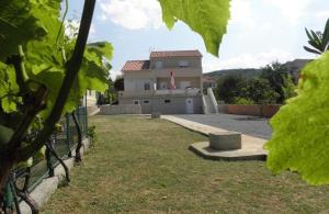 Apartments by the sea Barbat, Rab - 21957