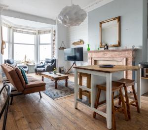 Beach Lookout - SEA VIEWS