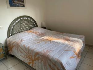 Villa with swimming pool 500 m from the beach