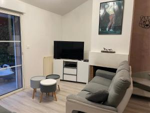 Villa with swimming pool 500 m from the beach