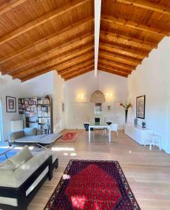 Private Hillside Retreat