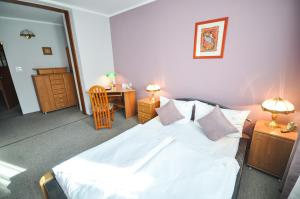 Deluxe Double Room with Balcony room in Hotel Trzy Światy Spa & Wellness Rajska WySpa