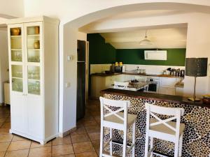 Villas VILLA 4* avec PISCINE dans le bas du village de BORMES les MIMOSAS : photos des chambres