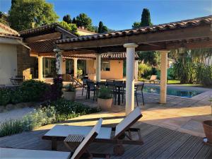 Villas VILLA 4* avec PISCINE dans le bas du village de BORMES les MIMOSAS : photos des chambres