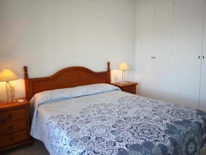 LLANÇÀ 11 ÀTIC - Ático en primera línea de mar, gran terraza y piscina comunitaria - ES-228-60