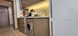 Luxury Studio, 15m to Dubai Mall!