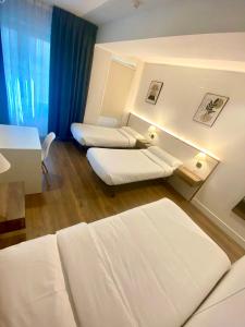 Single Bed in 3-Bed Female Dormitory Room room in Far Home Gran Vía