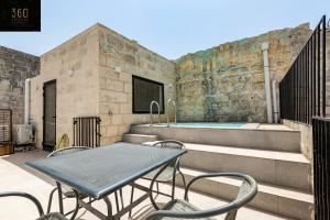 Historical Mdina Gem, Lux HOME with Rooftop Pool by 360 Estates