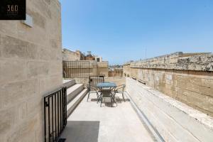 Historical Mdina Gem, Lux HOME with Rooftop Pool by 360 Estates