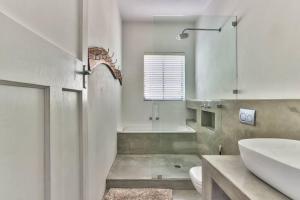 Westminster 2 Bedroom Apartment in Sea Point
