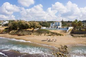 Asea Villa, Spectacular right-on-the-beach Retreat, By ThinkVilla