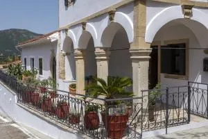 Gala Estate Traditional Mansion - Doukádes