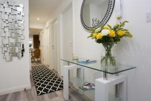 COASTAL CHARM by BOURNECOAST - A Modern Apartment Close to the Sandy Beaches - FM8387