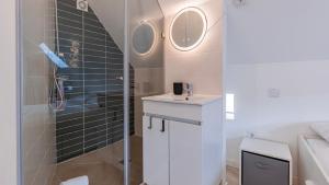 Estrela Escape Studios 1 by LovelyStay