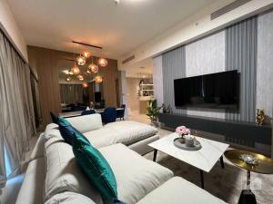 Dreamy Getaway 4B in Burj Royale Downtown