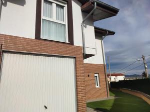 Chalet con amplio jardín