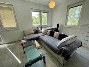 Apartment Rosnička, Perfect Location with 24h Checkin, Balcony, AC & Free Parking