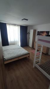 Apartmán Na Kvetnej - vlastná záhrada, parkovanie