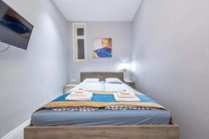 JS Modern Downtown Studios-Self Check-in