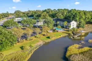 Charleston Creekside Inn - 基洼岛