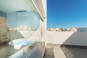 Jacuzzi Amanecer de Plata Decoración Romántica
