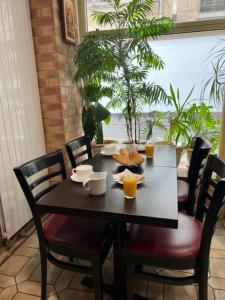 Hotels Hotel Jarry Confort : photos des chambres