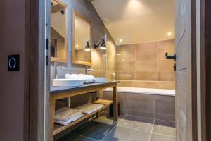 Hotels Hotel de la Roche : Suite