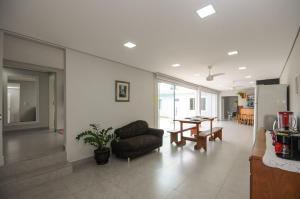 12 hóspedes - PISCINA tratamento com água salgada - Cozinha GOURMET - 4 QUARTOS - 3 BANHEIROS - GARAGEM - ESCRITORIO - 2,1 km do Cataratas JL Shopping