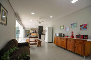12 hóspedes - PISCINA tratamento com água salgada - Cozinha GOURMET - 4 QUARTOS - 3 BANHEIROS - GARAGEM - ESCRITORIO - 2,1 km do Cataratas JL Shopping