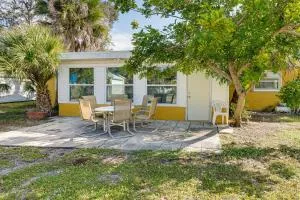 Pet-Friendly Englewood Home - 4 Mi to Beach! - Shaefer