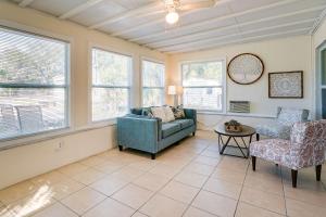 Pet-Friendly Englewood Home - 4 Mi to Beach!