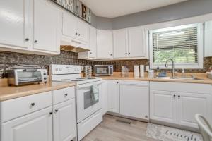 Kodak Getaway with Covered Decks and Game Room!