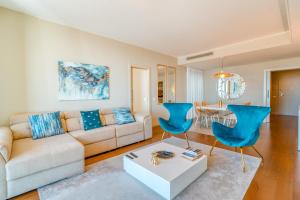 Sea View - 3 Pools - Parking - Gym - Supermarket - Prime Location