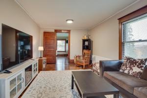 Spacious Home in Ramsay 9 Smart TVs and Pool Table!