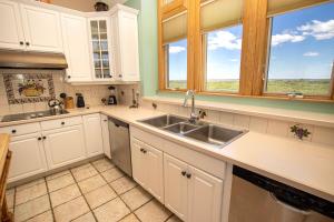 Semi-Oceanfront, Rec Rm, Pool, Hot Tub, Close to Beach! PI191, OBXcape