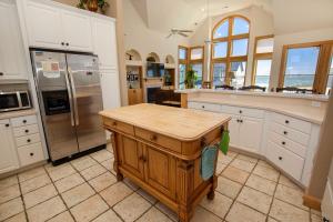 Semi-Oceanfront, Rec Rm, Pool, Hot Tub, Close to Beach! PI191, OBXcape