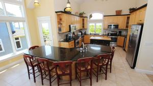 OCEANFRONT, Ocean Views, Pool, Rec Rm, PI244, Ashcroft