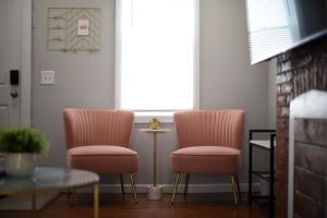 HostWise Stays - Free Parking, Highly Walkable, 2 Full bathrooms