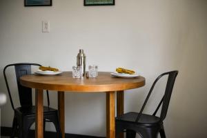 HostWise Stays - The Butler - Prime 1BR Butler St Apt, across from Umami