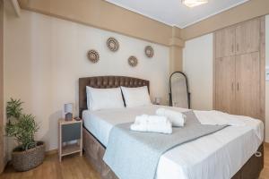 Stylish City Apartment by CloudKeys