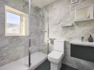 Regent House - Holiday Home With Free Parking - 5 Minutes Drive to Coop Live Arena, Etihad Stadium & Manchester City Centre