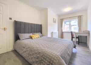 Regent House - Holiday Home With Free Parking 10 Minutes to Manchester City Centre & Coop Live Arena