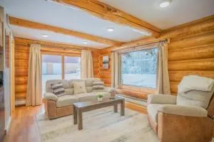 Tucked Away Timber Lower Suite - Chena River Seaplane Base