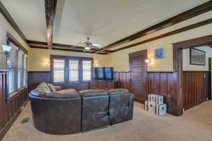 Less Than 1 Mi to Beach Group Getaway in Galveston!