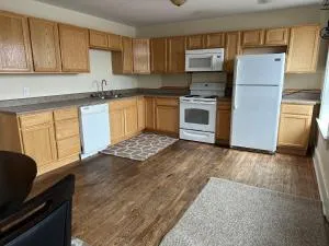 Roosters Crow Apartment Upper Level - 汉尼拔