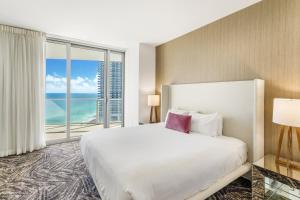 Beachfront 3 Bedroom Condo with Cabanas and Pools