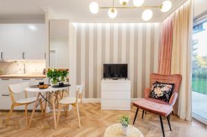 SKY Home- Rose Apartament -Manufaktura, Bezpłatny Parking, Klima, Dostęp na KOD