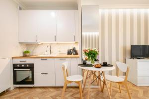 SKY Home- Rose Apartament -Manufaktura, Bezpłatny Parking, Klima, Dostęp na KOD