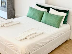 Estoril 2 & 5- Beach Side Casino Garden Studio